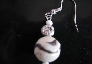 make a pair of Zebra Bead Earrings big2