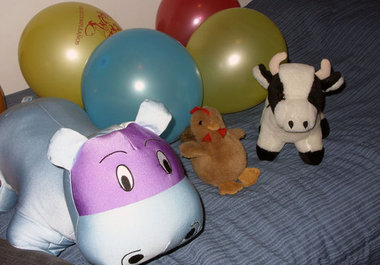 make this funny hippo sing Happy Birthday to any person you want on your behalf big2