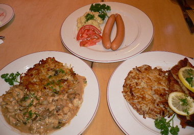 provide restaurant reviews to the most popular lunch destinations in Portland, Oregon big3