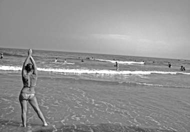 make 5 pictures black and white big3