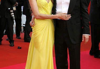 place your face on the body of the couple of Angelina Jolie big3