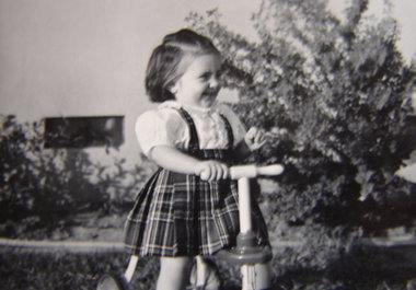 send you 4 original black and white vintage photos big1