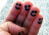 take 2 pictures of my hand fingers holding your any message