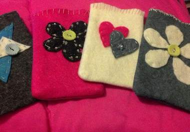 make a beautiful felt cellphone sleeve big1