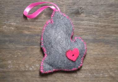 make a felt ornament in the shape of your favorite state big1